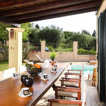 Elite Ena Ano Korakiana