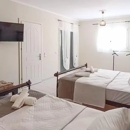 Elite Ena Ano Korakiana